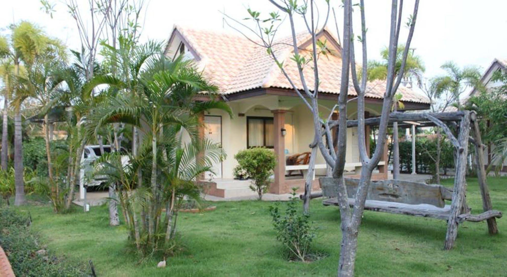 Saraburi Garden Resort Екстер'єр фото