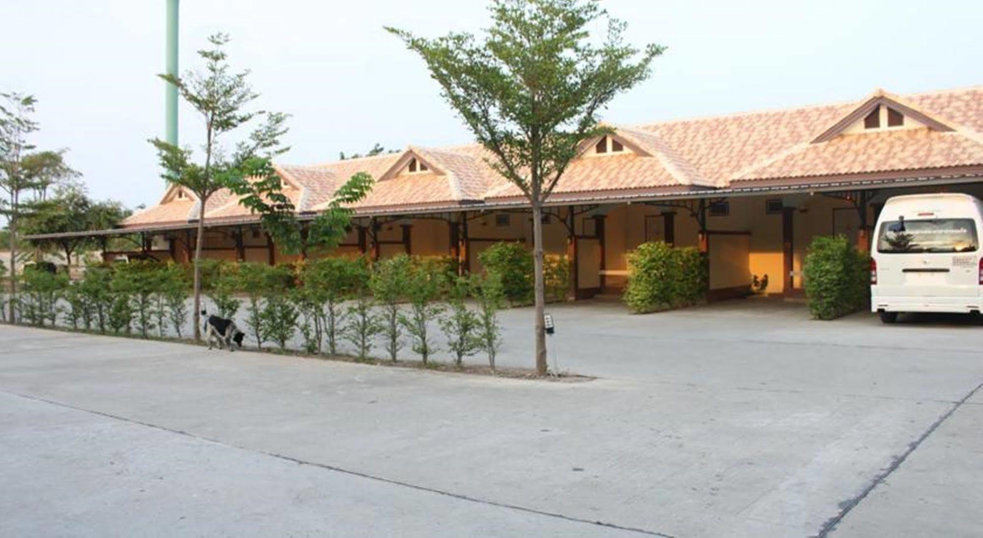 Saraburi Garden Resort Екстер'єр фото