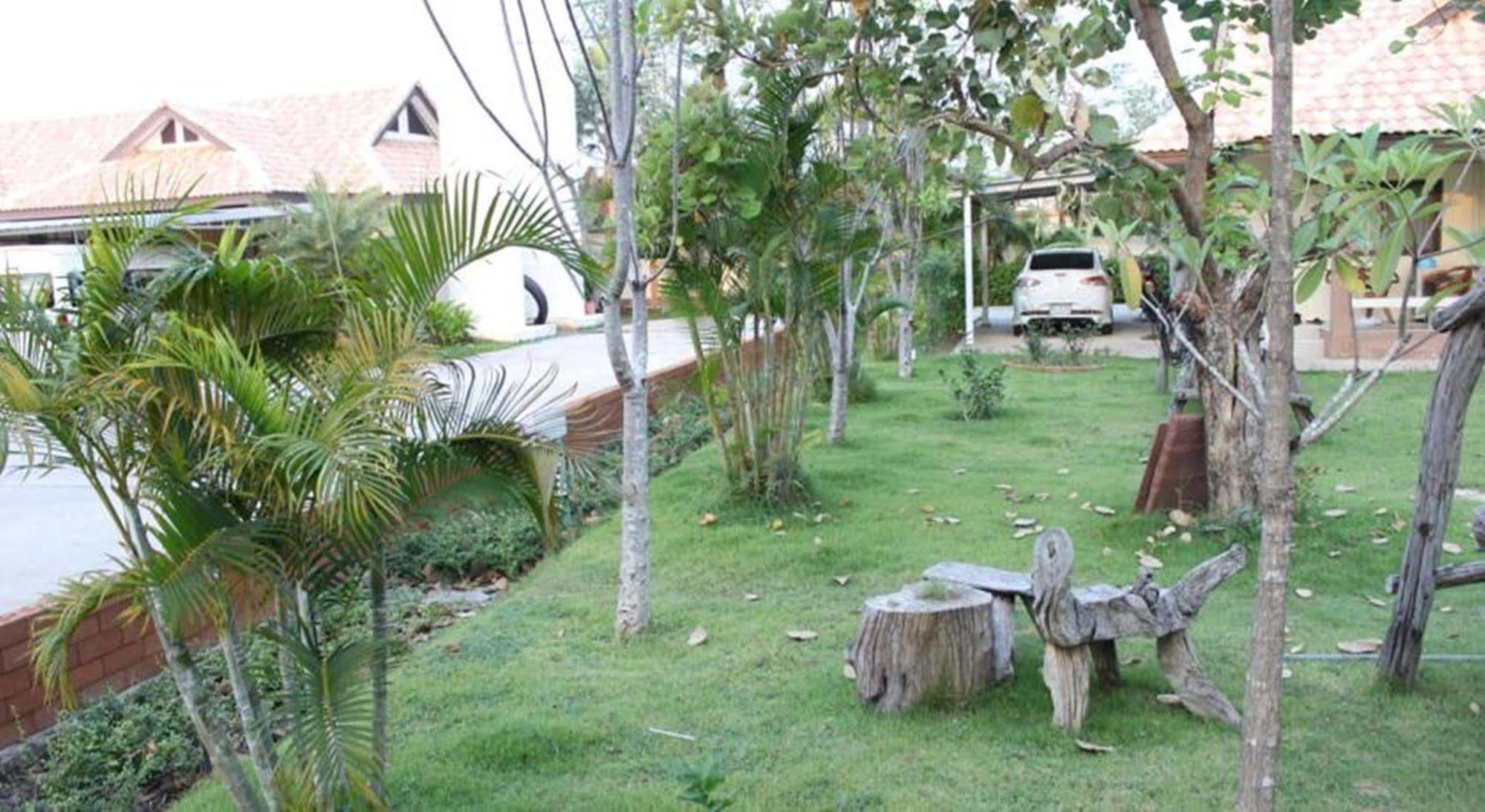 Saraburi Garden Resort Екстер'єр фото